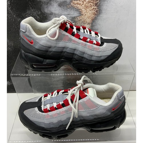 188 - NIKE AIR MAX 95 SOLAR RED TRAINERS SIZE UK 4 RRP £225 ( ACC/20/POCA/P24020131 )
