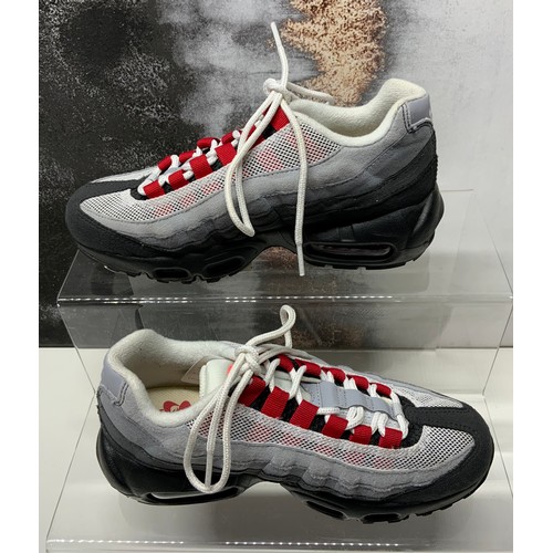 188 - NIKE AIR MAX 95 SOLAR RED TRAINERS SIZE UK 4 RRP £225 ( ACC/20/POCA/P24020131 )