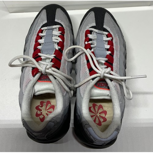 188 - NIKE AIR MAX 95 SOLAR RED TRAINERS SIZE UK 4 RRP £225 ( ACC/20/POCA/P24020131 )