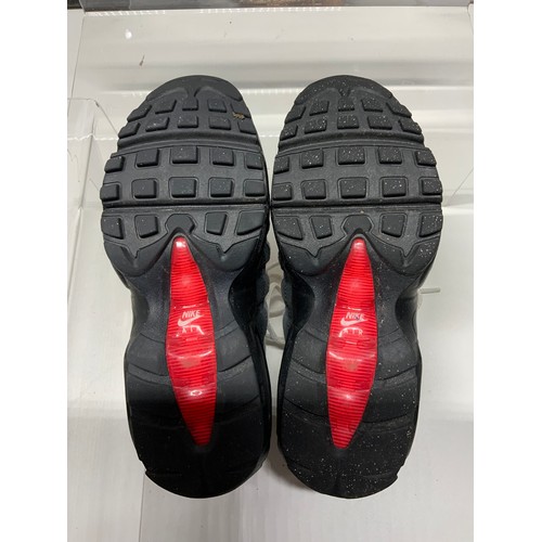 188 - NIKE AIR MAX 95 SOLAR RED TRAINERS SIZE UK 4 RRP £225 ( ACC/20/POCA/P24020131 )