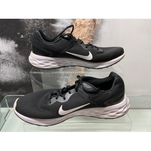 191 - CALVIN KLEIN FLIP FLOPS RED SIZE 44 & NIKE BLACK RUNNING SHOES SIZE 11.5 TOTAL RRP £85 ( P231851... 