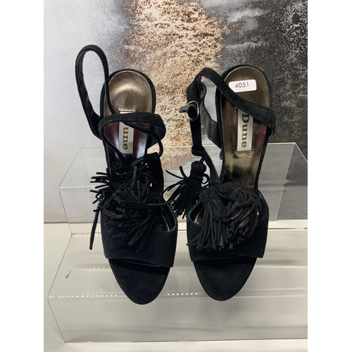 180 - DUNE SUEDE TASSEL HEELS SIZE 37 - AS NEW RRP APPROX £90 ( P20212325 / a )
