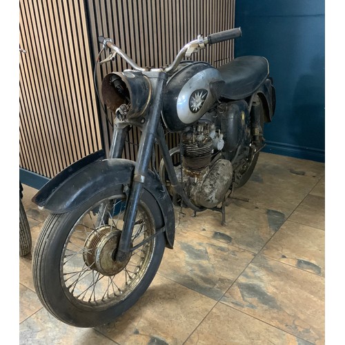 129 - 1960'S BSA C15 SINGLE 250cc MOTORCYCLE - FRAME NUMBER C15.49888 ORIGINAL REG NUMBER WAS 'EAA 252' NO... 