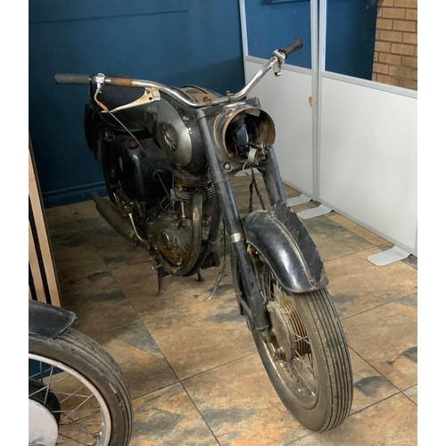 129 - 1960'S BSA C15 SINGLE 250cc MOTORCYCLE - FRAME NUMBER C15.49888 ORIGINAL REG NUMBER WAS 'EAA 252' NO... 