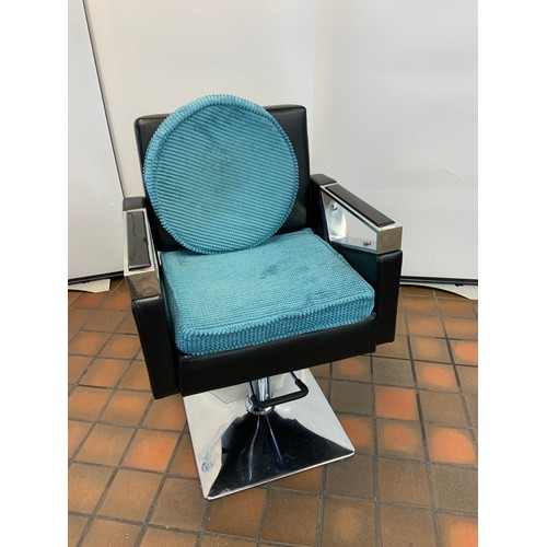 33 - RISE & FALL BLACK & CHROME SALON CHAIR - COST NEW £350