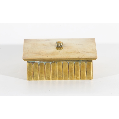 18 - JOSEF HOFFMANN* (Pirnitz 1870 - 1956 Vienna)Brasscatulle, Wiener WerkstätteBrass, 6 x 12.7 x 11 cmma... 