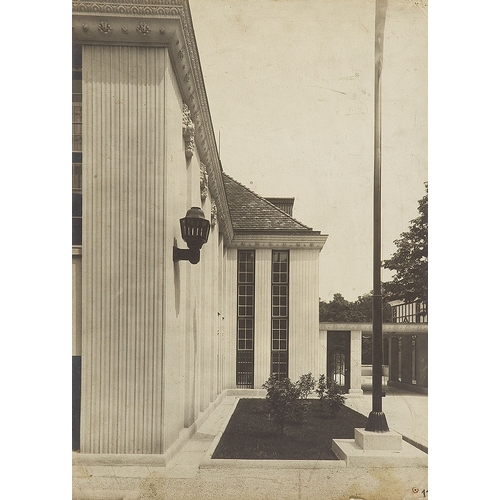 32 - UNKNOWN PHOTOGRAPHERDetailed view Villa Skywa-Primavesi, Vienna 13silver gelatin deduction/cardboard... 