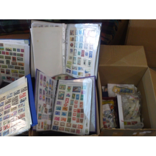 10 - Collections and Mixed Lots; Large collection in three cartons. The main part is in 21 A4 folders, an... 