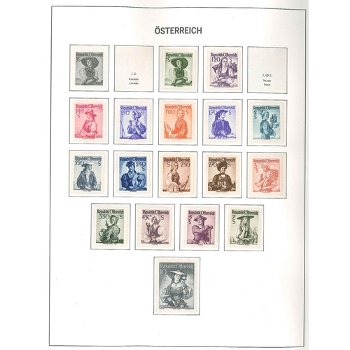 201 - Austria; 1948-2002 u.m. collection in three Davo hingeless albums (pages for 1945-2002, different st... 