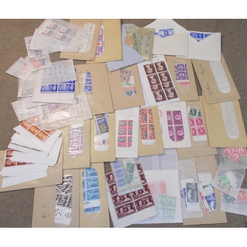 601 - United Kingdom Collections and Mixed Lots; bundle of envelopes of mint (presumably mostly u.m.) QE p... 