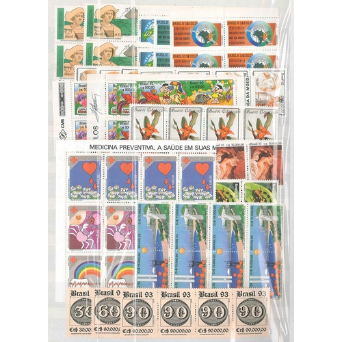 190 - Brasil; 1988-93 u.m. lot, mainly in u.m. fourblocks or 4-strips (some up to qty. of 4 x fourblocks).... 