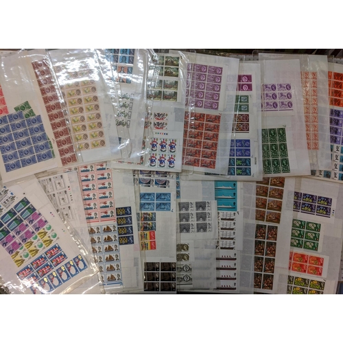 404 - UK Collections and Mixed Lots; 1935-69 u.m. commems in blocks of various sizes (mostly 6 to 12 but s... 