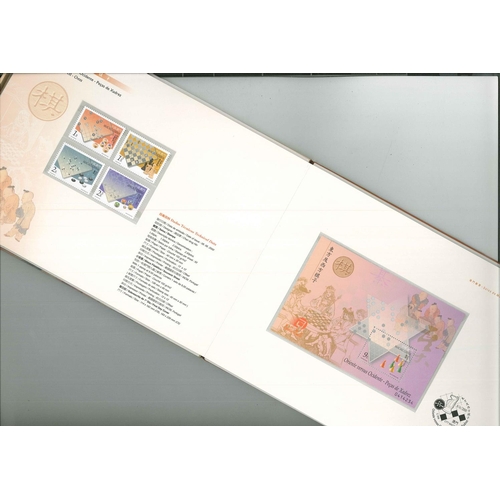 507 - Macau; 2000 Year Book of u.m. stamps and m.s. complete for the year. Cat. c.£165 (S.o.t.W.)