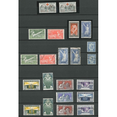 203 - France; 1914-46 mint and used collection of mainly commemoratives and pictorials in stockbook, with ... 