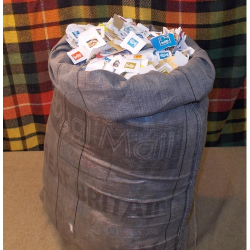 433 - UK; Kiloware; sack with c.17.5kg of cheap UK kiloware, a fairly modern mix but looks like it has bee... 