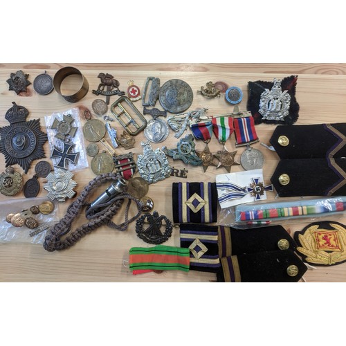 120 - Militaria; box of metal badges (uniform and others) and buttons, plus some cloth badges. See illustr... 