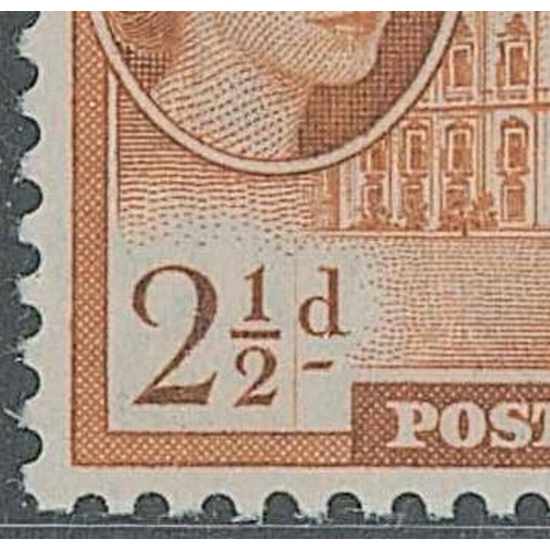 1624 - Malta; 1956-58 2½d u.m. pair, the left stamp with plate scratch between 