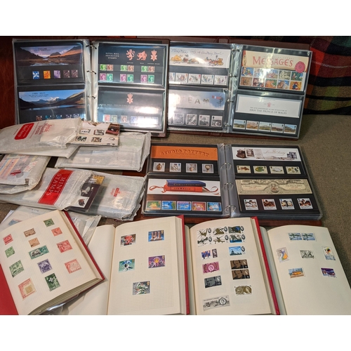 408 - UK Presentation Packs; 1985-2007 almost complete run in three albums and loose (sometimes with stamp... 