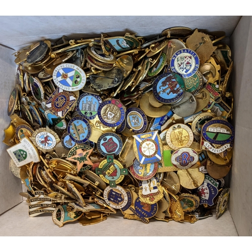 144 - Bowling Club Badges; enormous collection/accumulation in biscuit tin and another box. Just over 9kg ... 