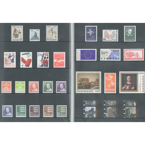 1301 - Denmark; 1989 year pack with 29 u.m. stamps. Face value c.£17.