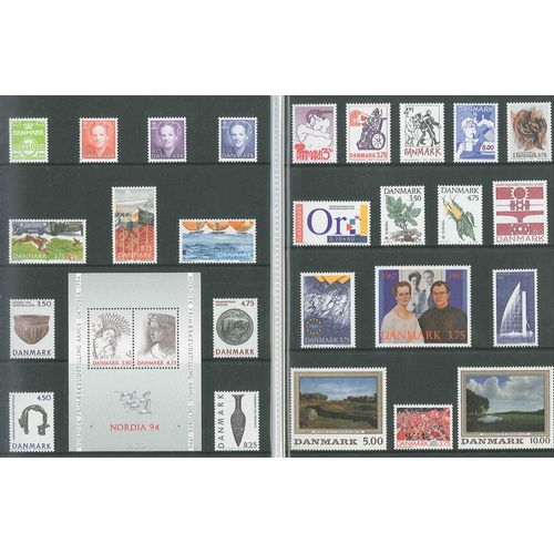 1304 - Denmark; 1992 year pack with 26 stamps and 1 m.s., face value c.£15.