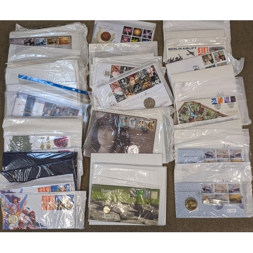 372 - UK Philatelic Numismatic Covers; 1986-2005 duplicated lot in box, all Royal Mail/Royal Mint covers. ... 