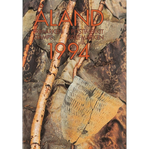 1228 - Ǻland Islands; 1994 year pack with 9 u.m. stamps and 1 booklet.