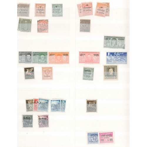 233 - Italy; stockbook starting with some States (40+ inc. facsimiles/reprints), then some other earlies, ... 