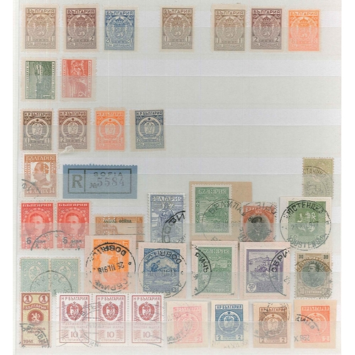 92 - Bulgaria; 1881-1945 worthwhile mint and used collection in stockbook. Starts with 1879 10c heavily m... 