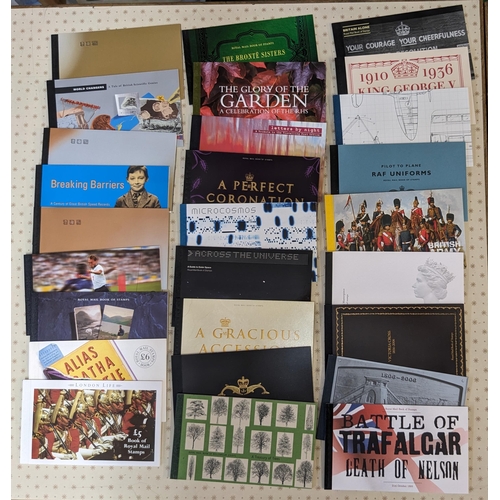 340 - UK Booklets; Prestige Stamp Booklets; 1990-2010 selection of 27 different u.m. booklets. Current fac... 