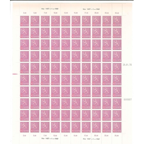 1527 - Finland; 1963-75 defin 25p die II u.m. sheet of 100, SG 654a, cat.£140.