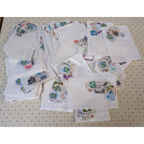 1013 - Mixed Lots; 40 packets, each with 59 different world stamps.