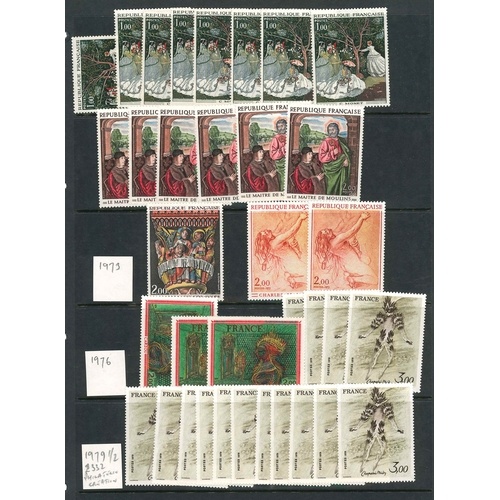 103 - France; 1965-91 duplicated u.m. lot of French Art issues (and similar).Total cat.£389. (187)... 