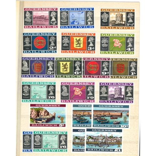 3328 - Guernsey; 1969-70 u.m. selection with 1969-70 defin set (16 + 1d and 1/6 latitudes + different perfs... 