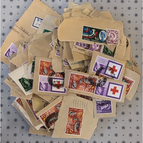 773 - UK Mixed Lots; 1962-64 packet of kiloware, all the commems being phosphor inc. NPY 1/3 (2), Paris (4... 