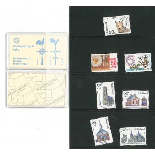 2147 - Netherlands; 1985 year pack containing 22 stamps, 1 m.s., and 2 booklets. Cat. c.£55.... 