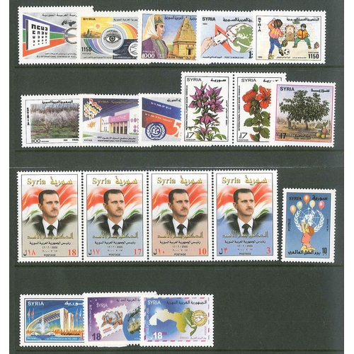 2475 - Syria; 1985-2000 more scattered u.m. seln. of 46 sets and 1 m.s., cat.£144.