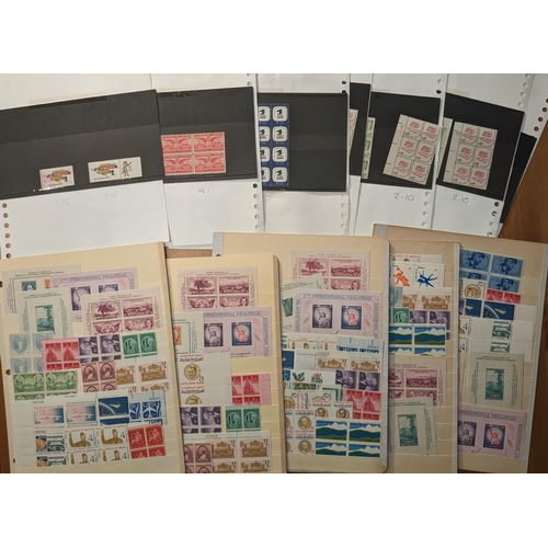 2531 - U.S.A.; bundle of pages with mint stamps from c.1940s-80s, mainly u.m. and often with blocks. Some d... 