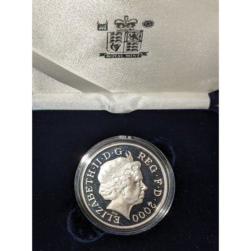 1186 - UK Coins; 2000 Queen Mother £5 crown silver proof in original box.