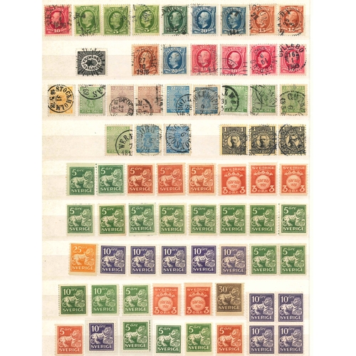 320 - Sweden; useful mix in stockbook of mainly defins. Includes (in order of appearance) range of Ring Ty... 