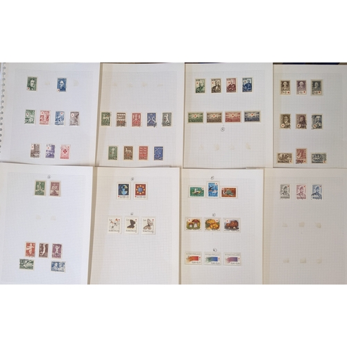 91 - Finland; 1917-c.1970s (a few later) decent collection in two albums with strength in definitives. In... 