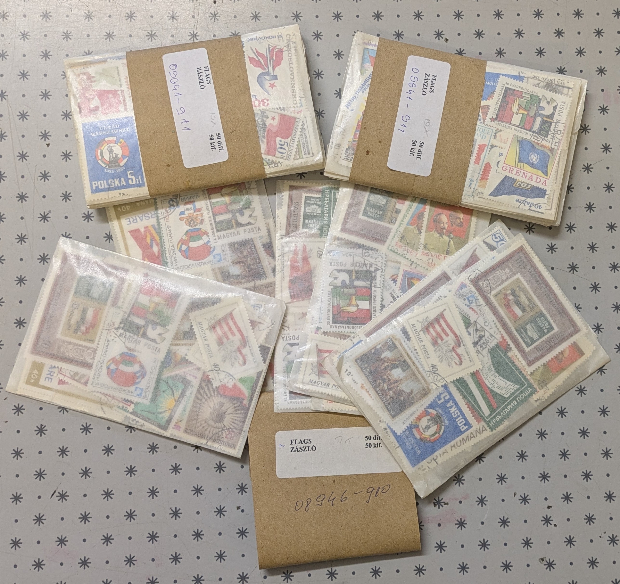 Thematics; Flags; wholesale lot of 27 packets, each with 50 different ...