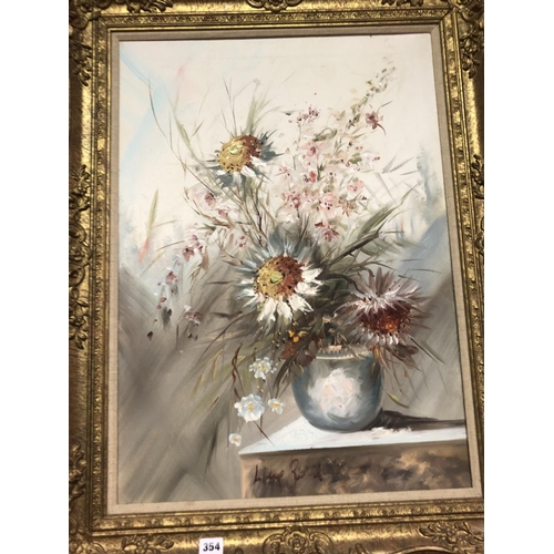 354 - GILT FRAMED OIL PAINTING OF FLOWERS