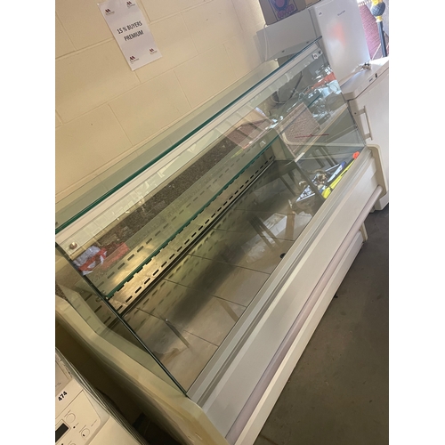 476 - RETAIL SHOP COUNTER REFRIDGERATOR UNIT. 1.5M, UNIT COMES APART & HAS A REAR DOOR.