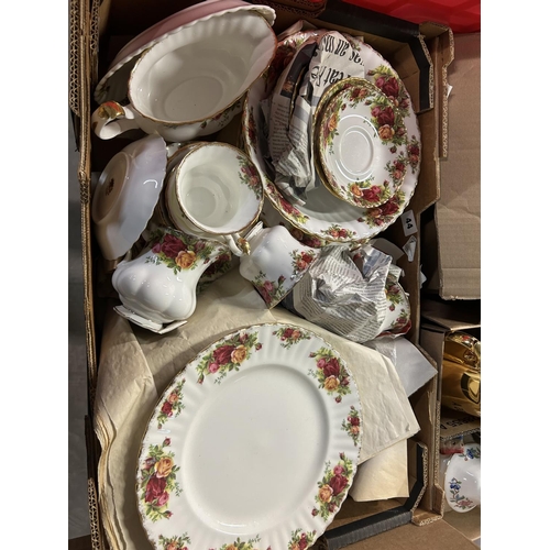 44 - ROYAL ALBERT OLD COUNTRY ROSES MIXED CHINA