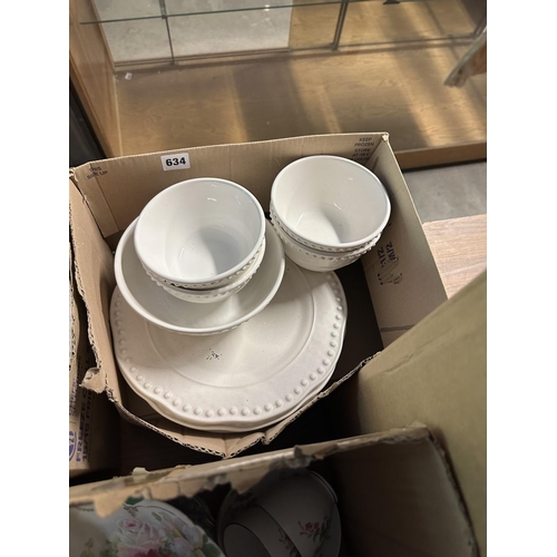 634 - BOX OF PLATES & BOWLS - RUSTIC DOTS