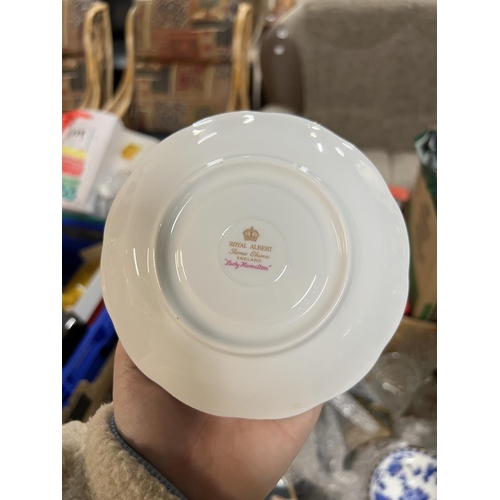 15 - BOX OF CHINA & GLASS ITEMS