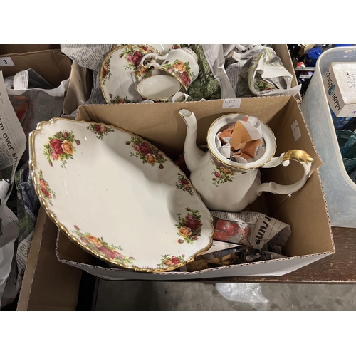 6 - ROYAL ALBERT OLD COUNTRY ROSE TEA SET