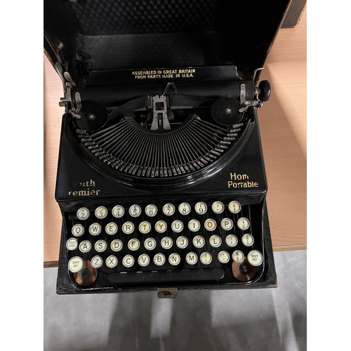 18 - 1920'S SMALL TYPEWRITER