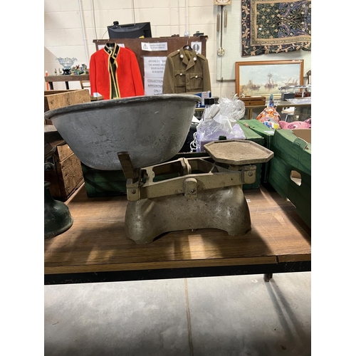 67 - X2 OLD SHOP SCALES & LARGE QUANTITY OF WEIGHTS